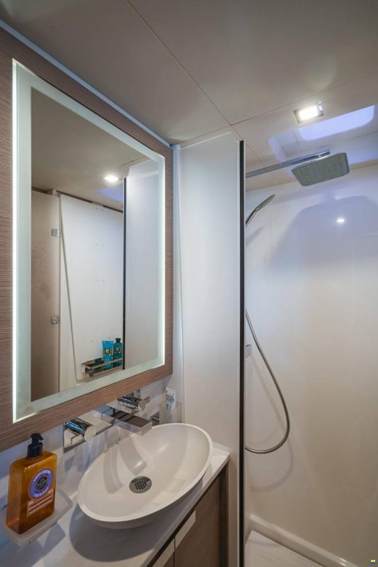 Fountaine-Pajot Power 67