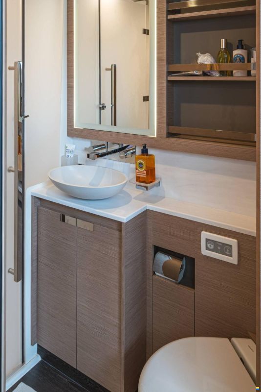 Fountaine-Pajot Power 67