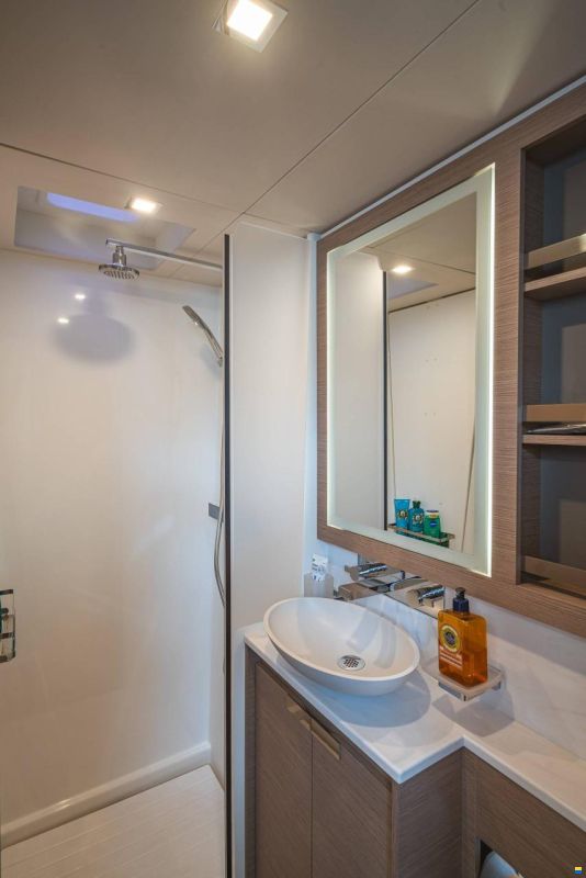 Fountaine-Pajot Power 67