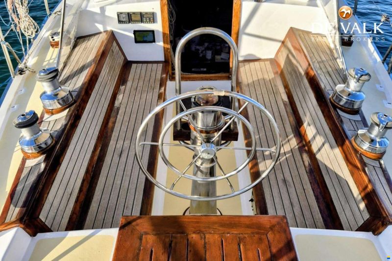 Brown Bluewater 49