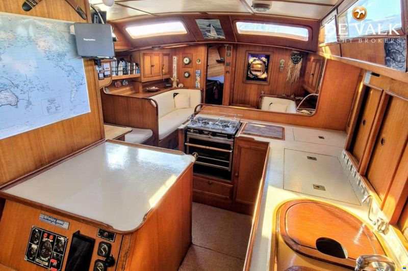 Brown Bluewater 49
