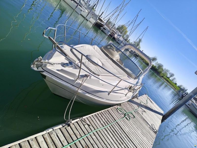 Manò 23.5 Cabin