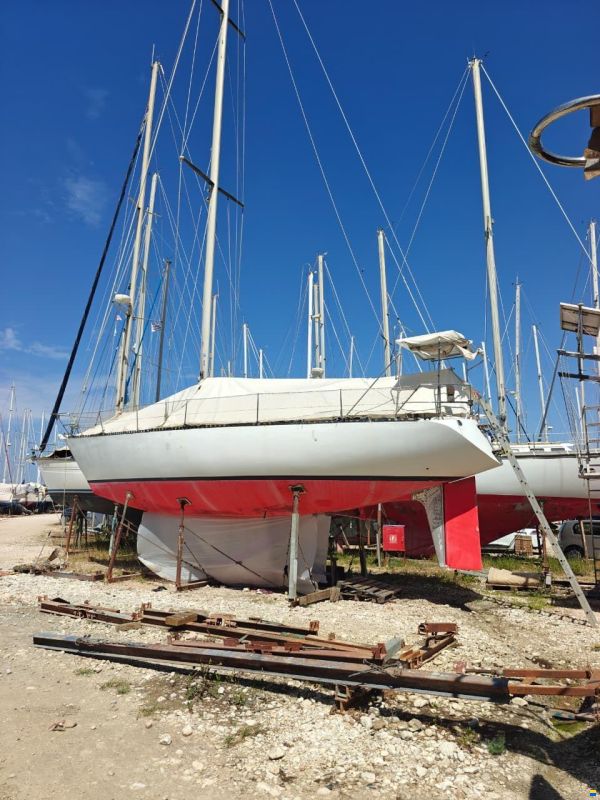 Dufour A9000 aluminium bluewater cruiser