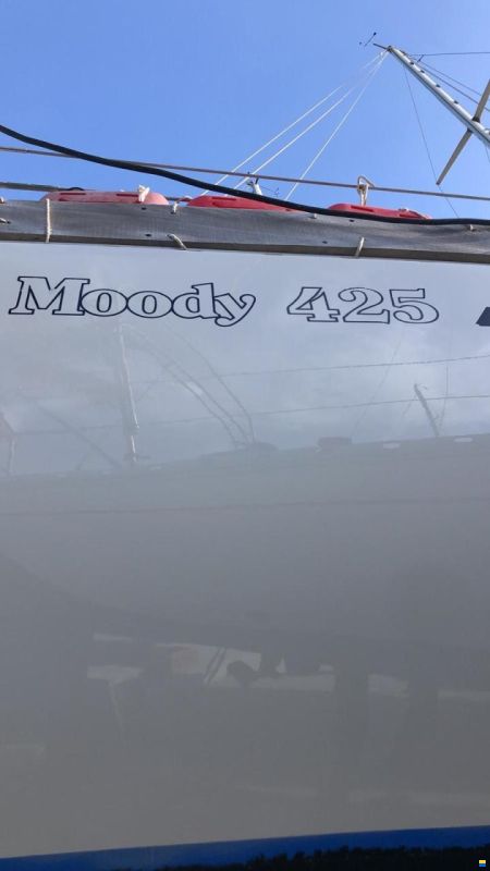 Moody 425