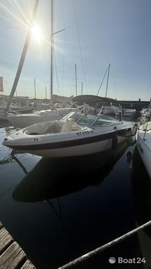Sea Ray 220 Select Bowrider