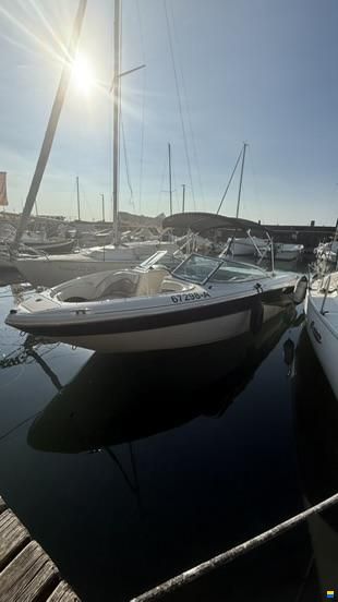 Sea Ray 220 Select Bowrider