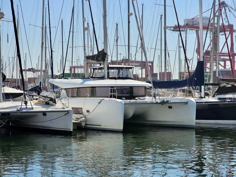 Lagoon 42