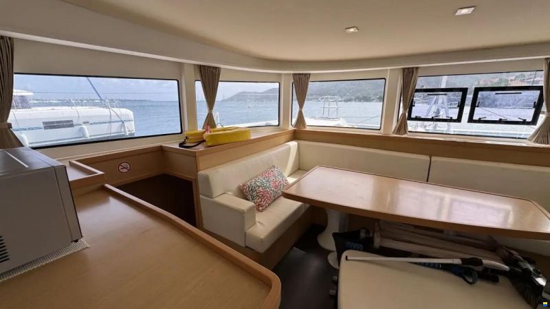 Lagoon 42