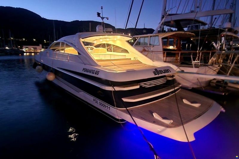 Pershing 65