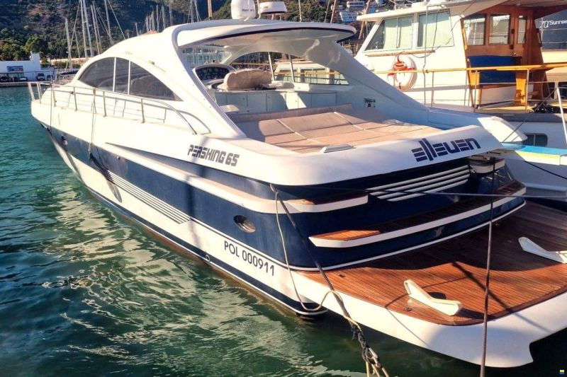 Pershing 65