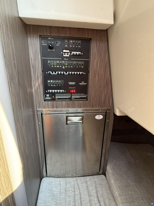 Cranchi A 32