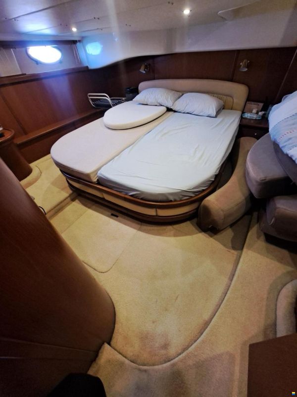 Azimut Atlantis 42