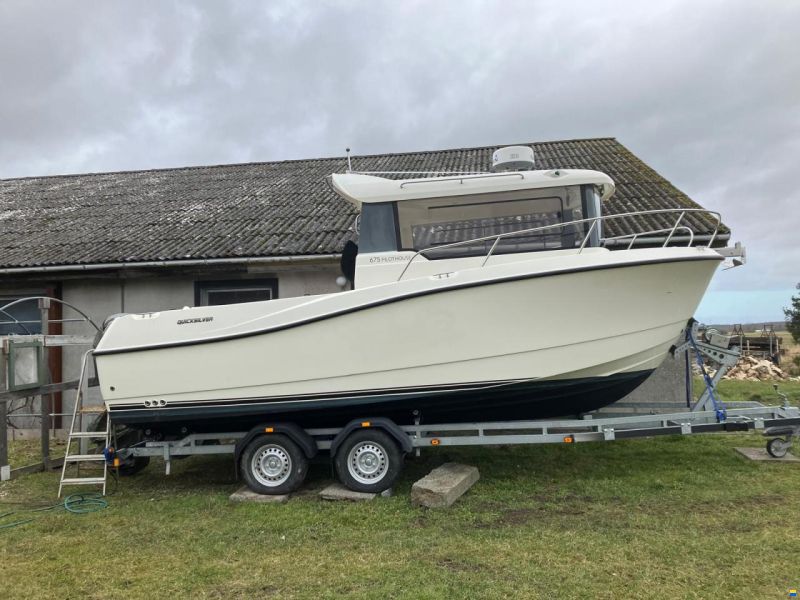 Quicksilver 675 Pilothouse