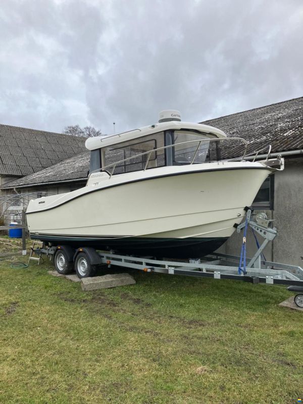 Quicksilver 675 Pilothouse