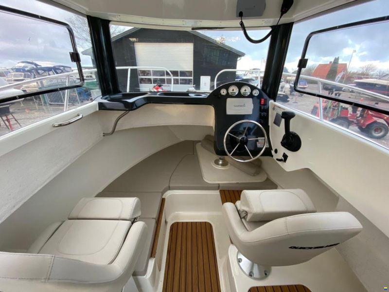 Quicksilver 675 Pilothouse