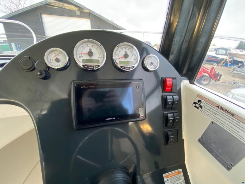 Quicksilver 675 Pilothouse
