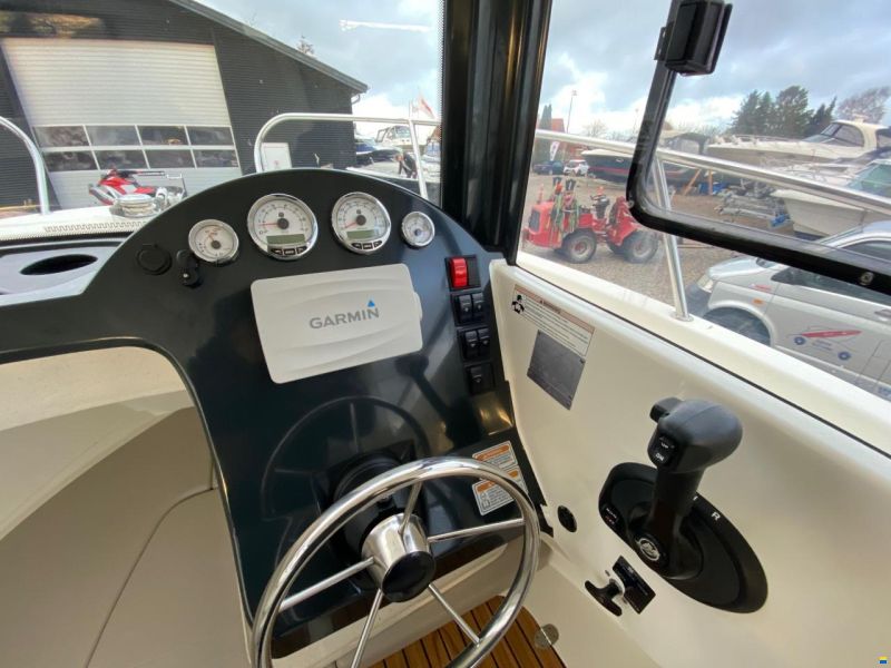 Quicksilver 675 Pilothouse