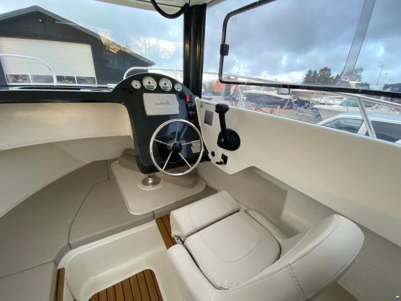 Quicksilver 675 Pilothouse