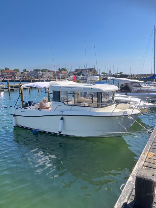 Quicksilver 675 Pilothouse