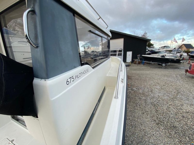 Quicksilver 675 Pilothouse
