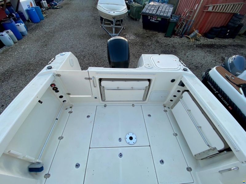 Quicksilver 675 Pilothouse