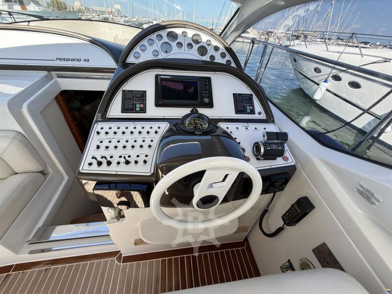 Pershing 43'