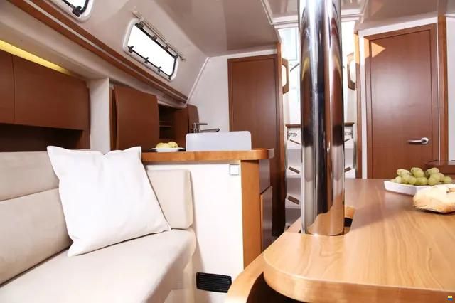 Hanse 325