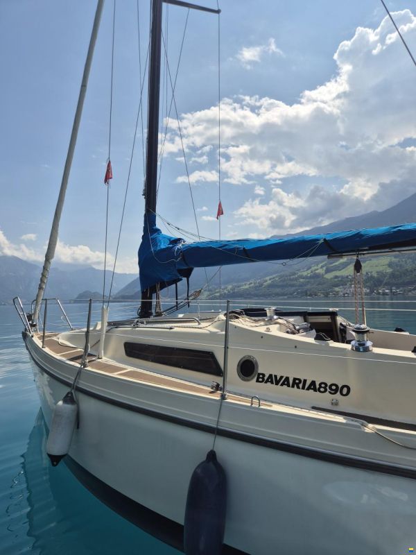 Bavaria 890