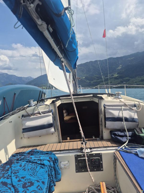 Bavaria 890