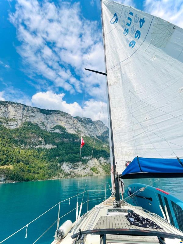 Bavaria 890