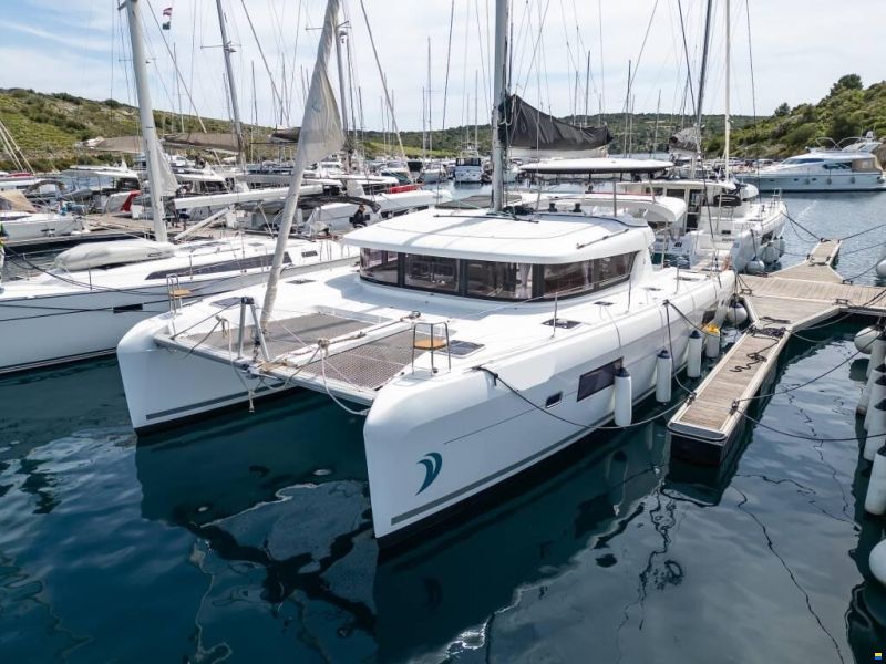 Lagoon 42 A/C
