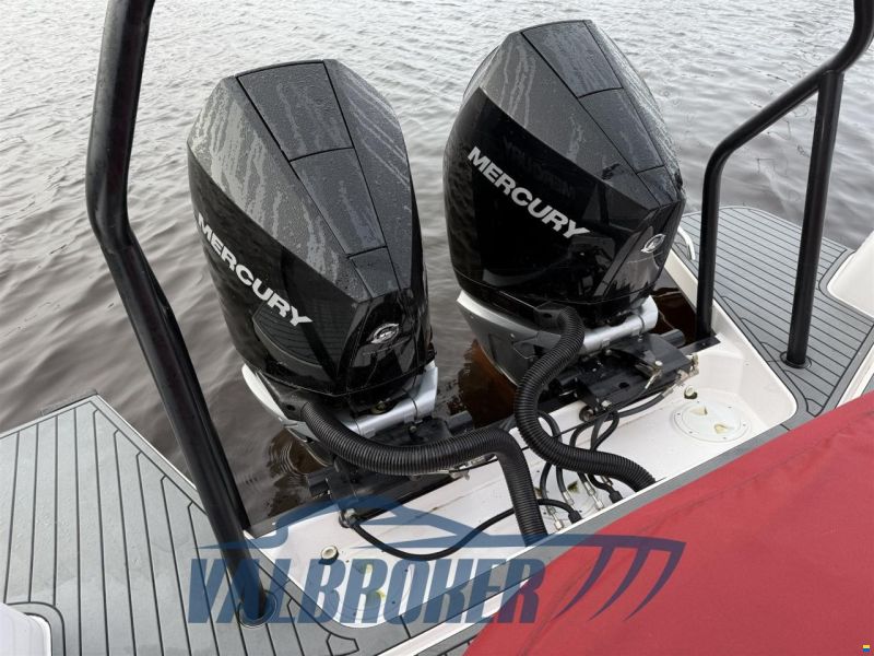 Axopar 37 XC Cross Cabin