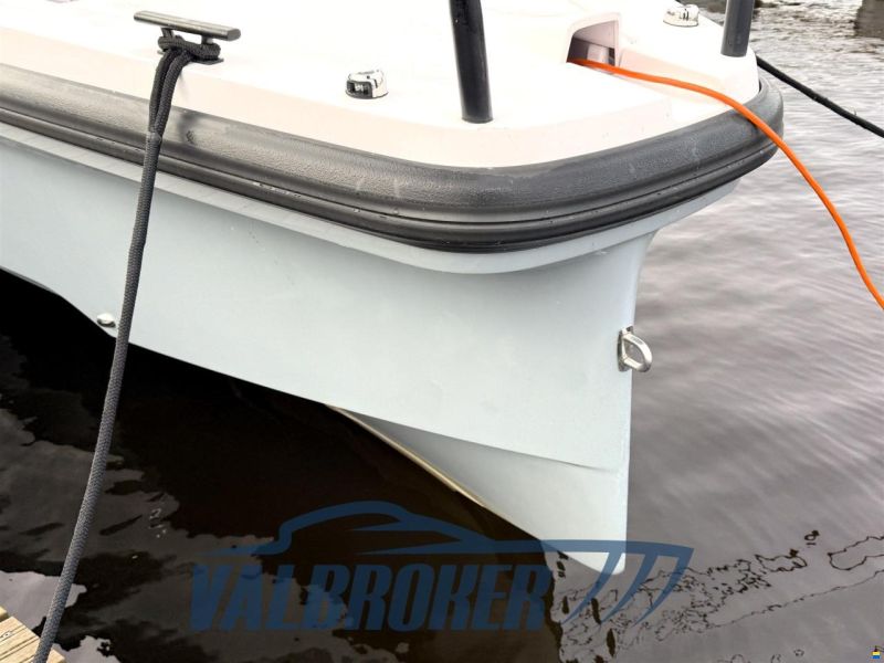 Axopar 37 XC Cross Cabin