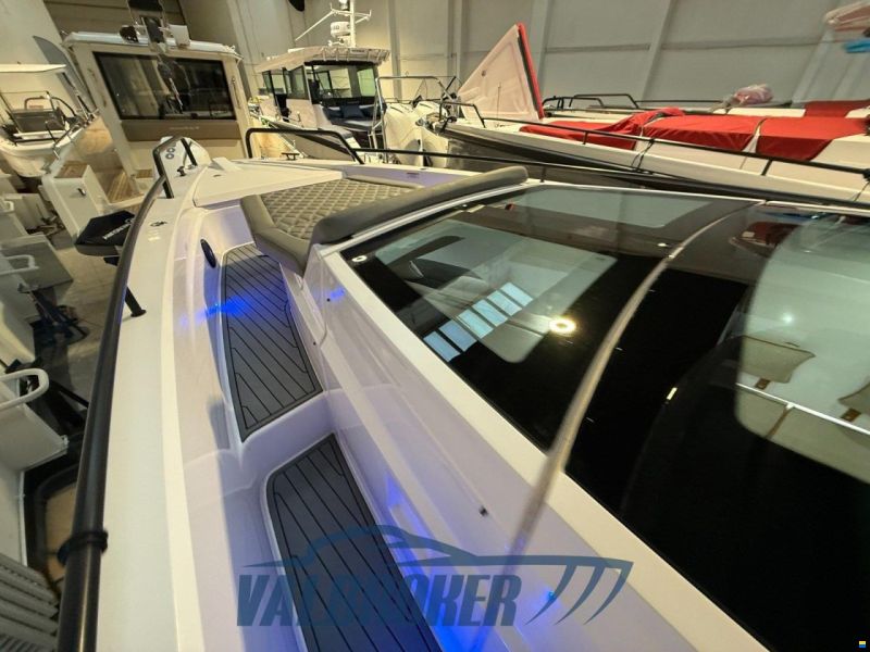 Axopar 37 XC Cross Cabin