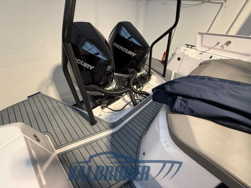 Axopar 37 XC Cross Cabin