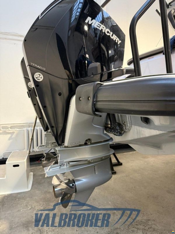 Axopar 37 XC Cross Cabin