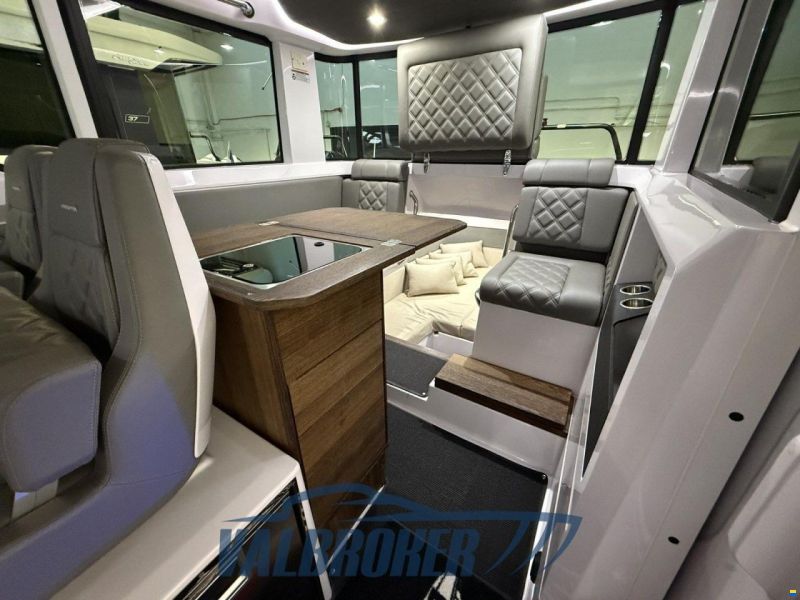 Axopar 37 XC Cross Cabin