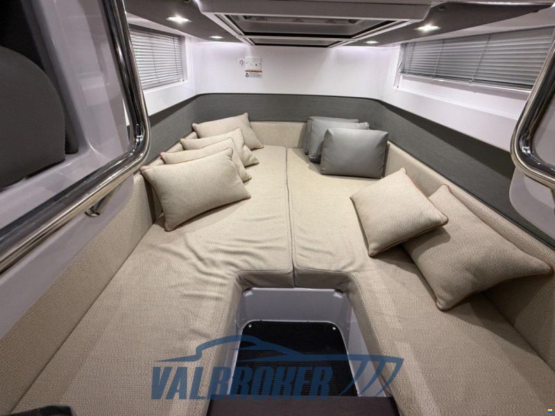 Axopar 37 XC Cross Cabin