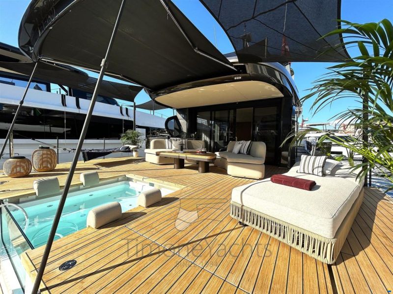 Azimut Seadeck 9