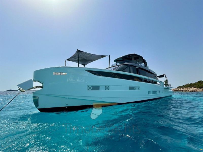 Azimut Seadeck 9