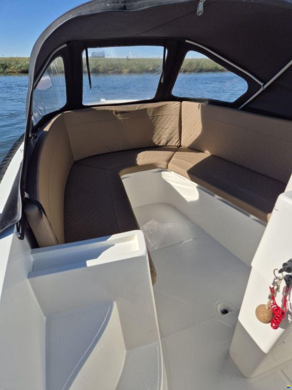 Topcraft 565 Tender