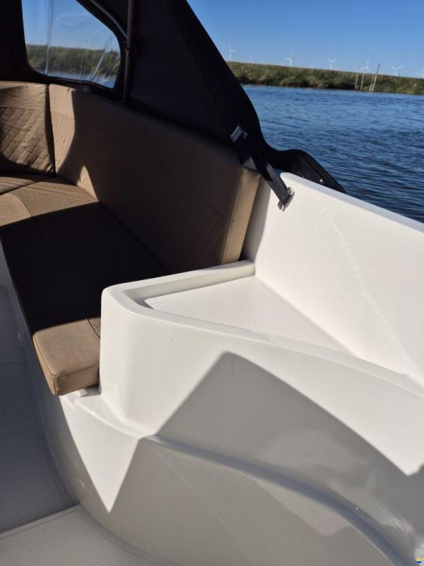 Topcraft 565 Tender