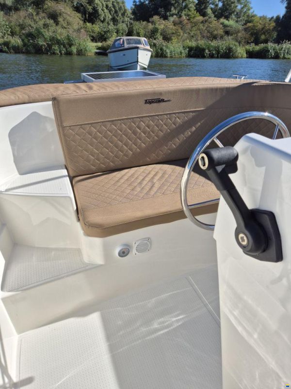 Topcraft 565 Tender