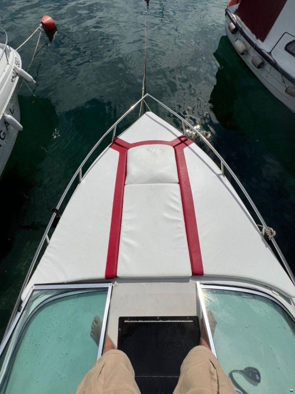 Crownline 210 CABIN