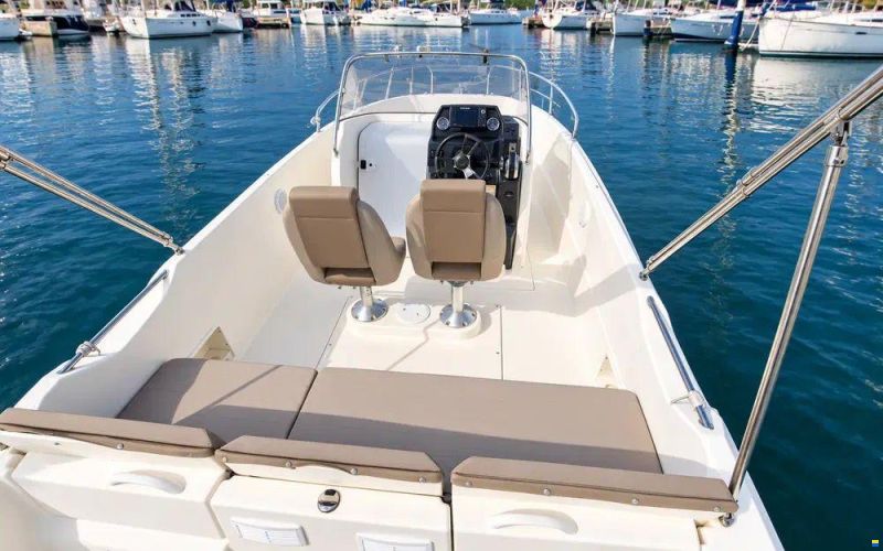 Quicksilver Activ 675 Open