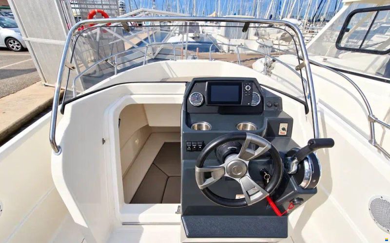 Quicksilver Activ 675 Open