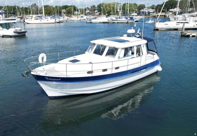 Hardy 32 Commander