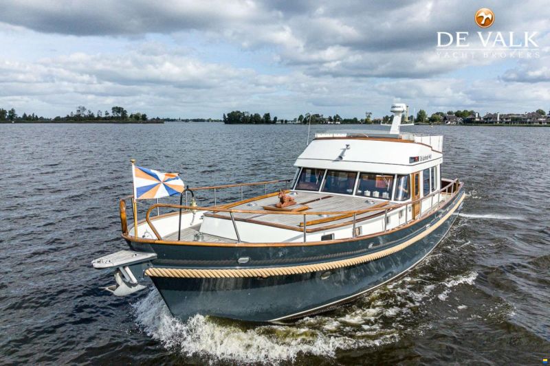 De Vries Lentsch 44 Sedan