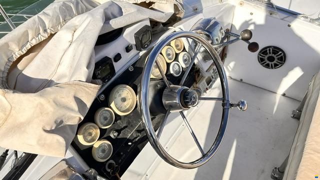 Bertram 28 Fly