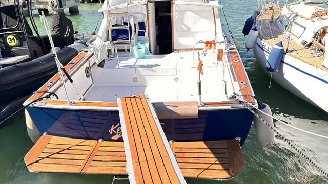 Bertram 28 Fly